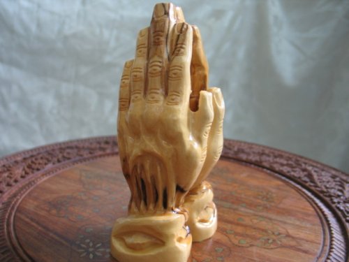Olive-Wood-Praying-Hands-Carving-Made-in-Bethlehem-0-0